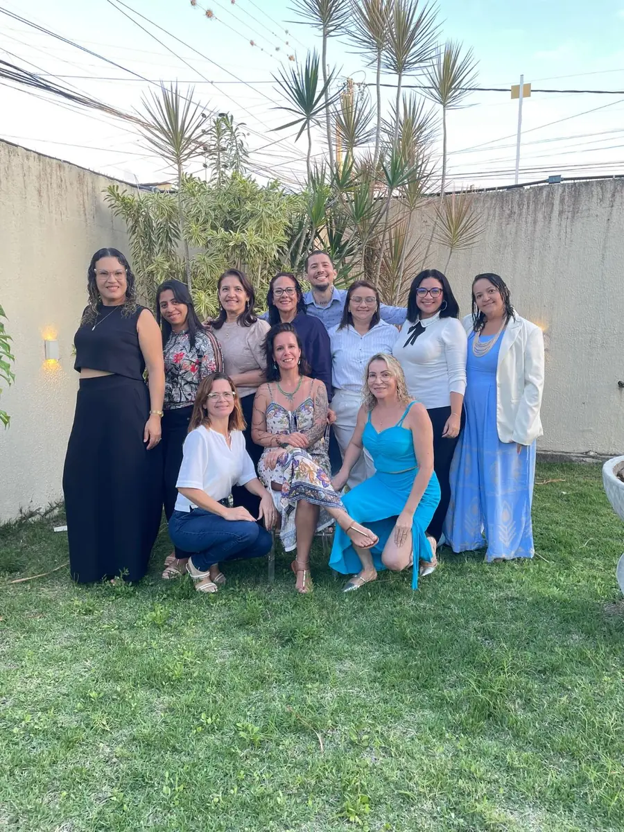 Turma da Exbeauty Academy reunida no jardim